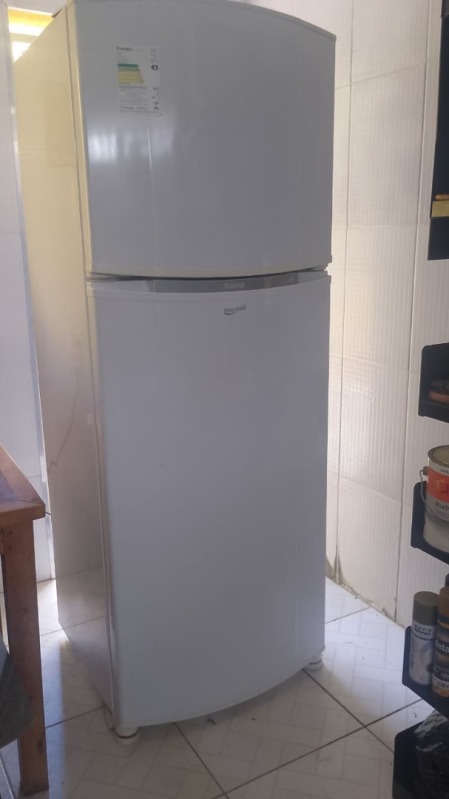 Uma Geladeira Frost Free Marca Consul - Capacidade de 400 L - leilão extrajudicial - Não informado BR - lance mínimo R$ 1.200