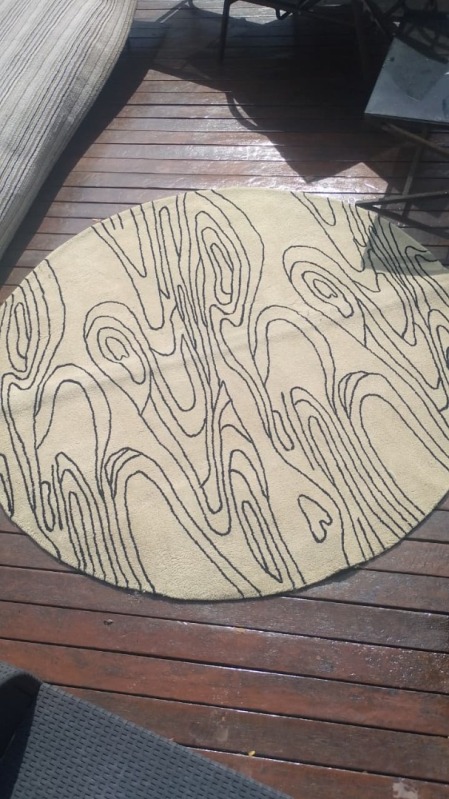 Um tapete redondo com 1,75m de diâmetro. - leilão extrajudicial - Não informado BR - lance mínimo R$ 250