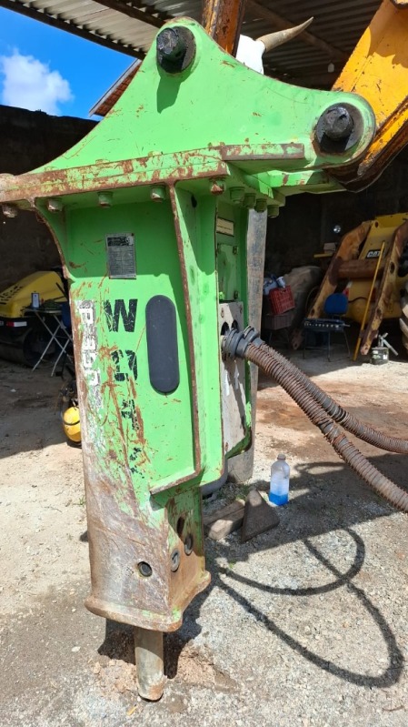 Um rompedor - Marca Work - Placa para retro JCB 390kls - Pon - leilão extrajudicial - Não informado BR - lance mínimo R$ 5.000