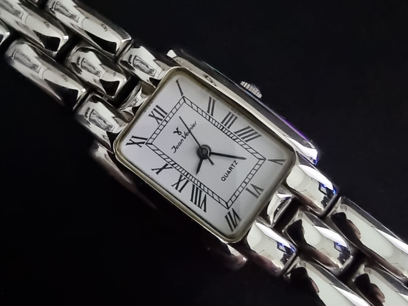 (Ref. A) Quantidade(01 um) Relógio feminíno em aço inox - Pu - leilão extrajudicial - Não informado BR - lance mínimo R$ 300