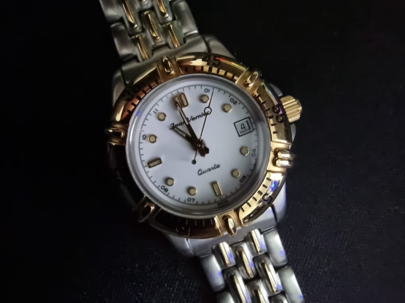 (Ref. B) Quantidade(01 um) Relógio feminíno em aço inox com - leilão extrajudicial - Não informado BR - lance mínimo R$ 200