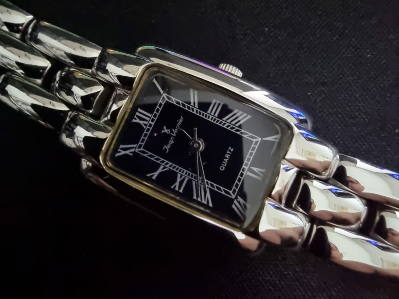 (Ref. G) Quantidade(01 um) Relógio feminíno em aço inox - Pu - leilão extrajudicial - Não informado BR - lance mínimo R$ 250