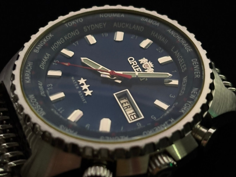 Relógio Orient PPIM-195, modelo clássico da linha World Time - leilão extrajudicial - Não informado BR - lance mínimo R$ 850