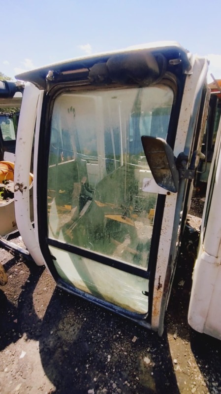 CABINE LIEBHEER - leilão extrajudicial - Não informado BR - lance mínimo R$ 2.000