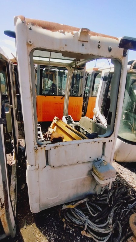 CABINE LIEBHEER - leilão extrajudicial - Não informado BR - lance mínimo R$ 2.000