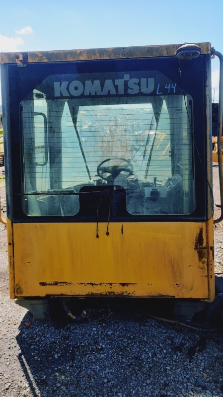CABINE KOMATSU W.A380 - leilão extrajudicial - Não informado BR - lance mínimo R$ 3.000
