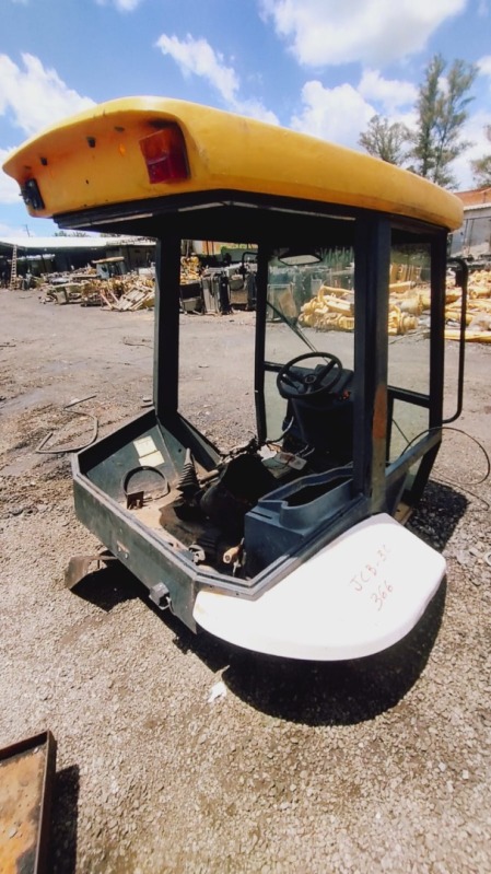 CABINE JCB 3.C (VAZIA) - leilão extrajudicial - Não informado BR - lance mínimo R$ 2.000