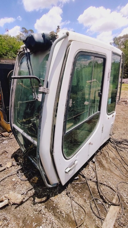 CABINE LIEBHEER (VAZIA ) - leilão extrajudicial - Não informado BR - lance mínimo R$ 2.000