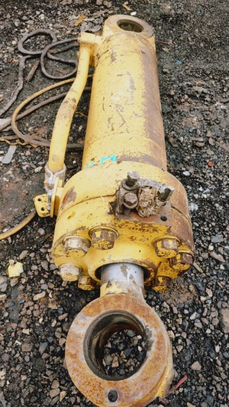 PISTÃO CAT 966H - leilão extrajudicial - Não informado BR - lance mínimo R$ 4.000