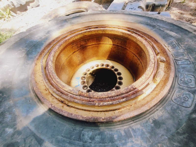 RODA COM PNEU 23.5-25 (UNIDADE) - leilão extrajudicial - Não informado BR - lance mínimo R$ 1.000