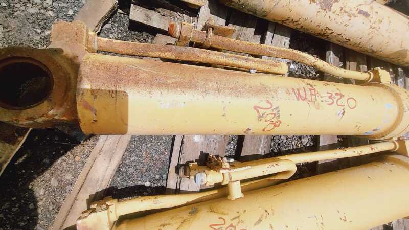 PISTÃO KOMATSU WA 320 LEVANTE - leilão extrajudicial - Não informado BR - lance mínimo R$ 1.000