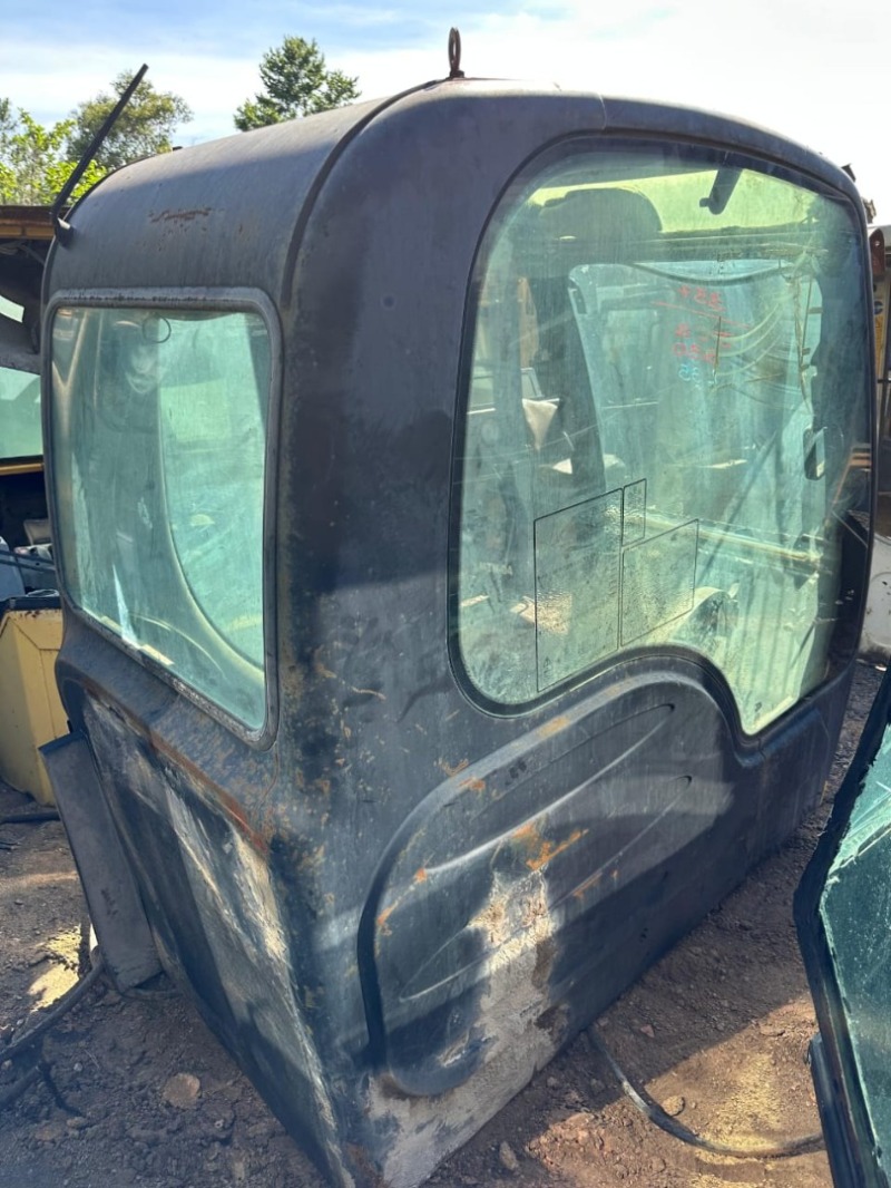 CABINE JCB JS 330 (VAZIA) - leilão extrajudicial - Não informado BR - lance mínimo R$ 5.000