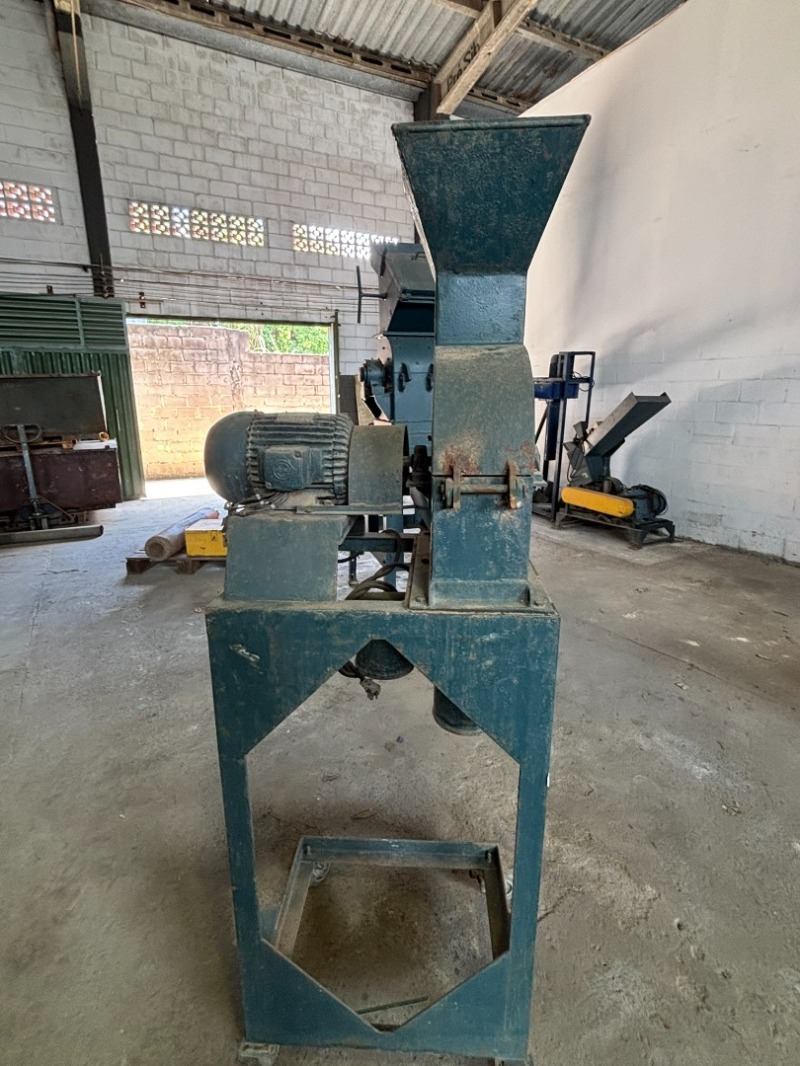 Moinho Martelo - Quantidade: 01 - Motor: marca Omega-Ice - M - leilão extrajudicial - Não informado BR - lance mínimo R$ 6.800