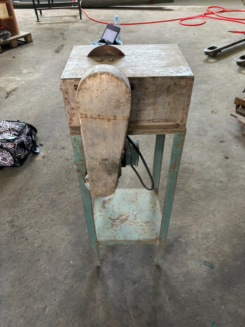 Serra de Mesa - Quantidade: 01 - Motor: 80A - 60Hz - V220 - leilão extrajudicial - Não informado BR - lance mínimo R$ 350