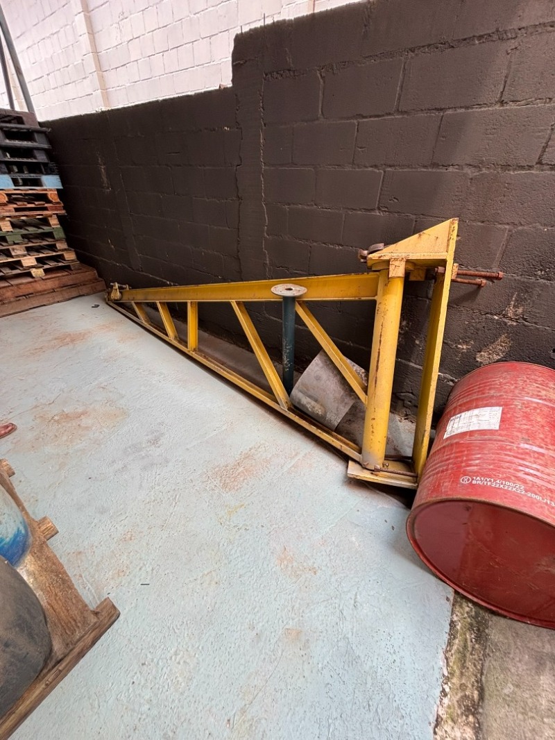 Pórtico para Talha Quantidade: 01 - Capacidade 3 Ton. - leilão extrajudicial - Não informado BR - lance mínimo R$ 2.500