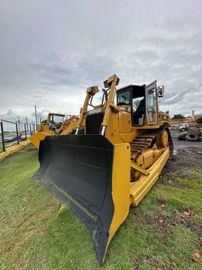 Um Trator Esteira - Modelo D6R - Marca Carterpillar - Nº Sér - leilão extrajudicial - Não informado BR - lance mínimo R$ 248.000