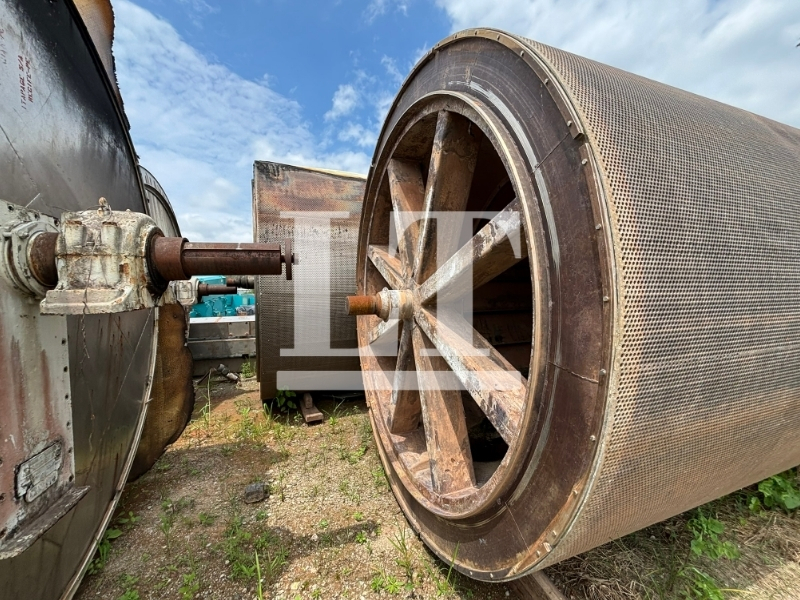 Um Tanque de aço inox - Dimensões não especificadas - ( apr - leilão extrajudicial - Não informado BR - lance mínimo R$ 39.000