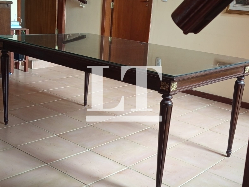 Mesa retangular de madeira maciça, com acabamento em tonalid - leilão extrajudicial - Não informado BR - lance mínimo R$ 800